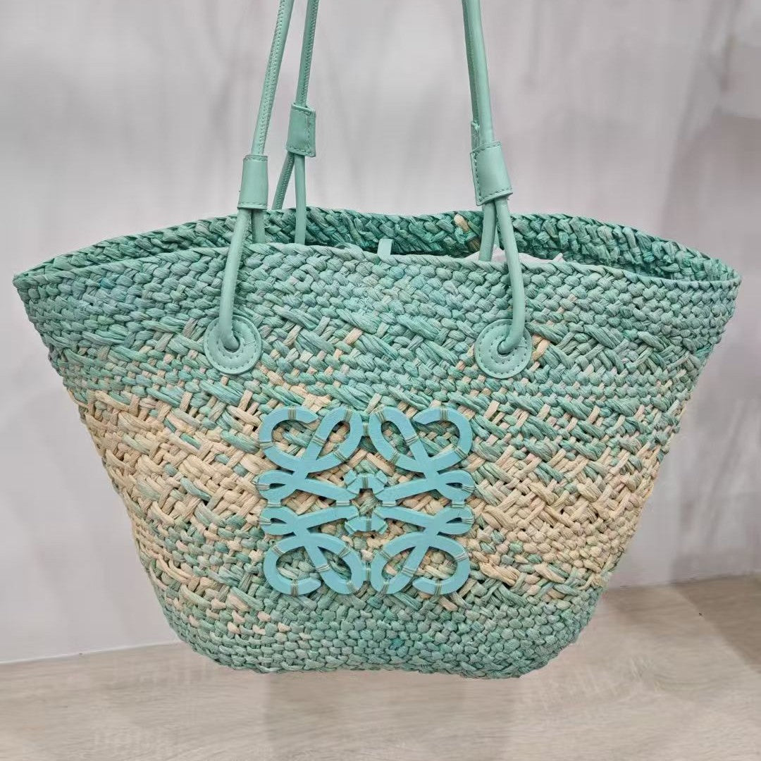 Straw beach bag