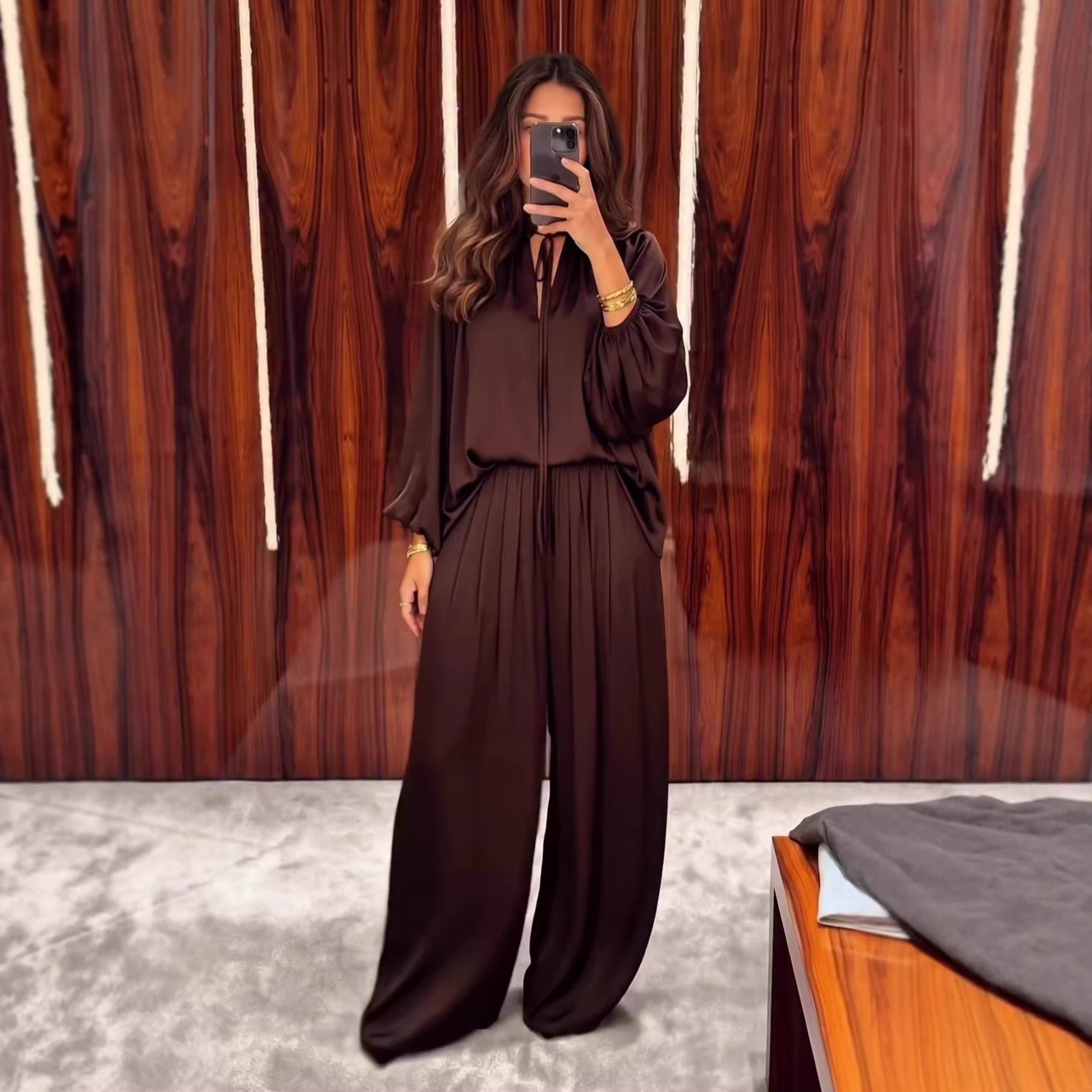 Solid color V-neck lace up loose pants set for women